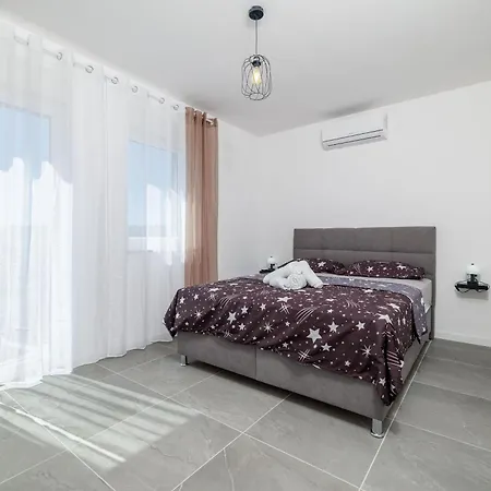 Hermosa Villa *